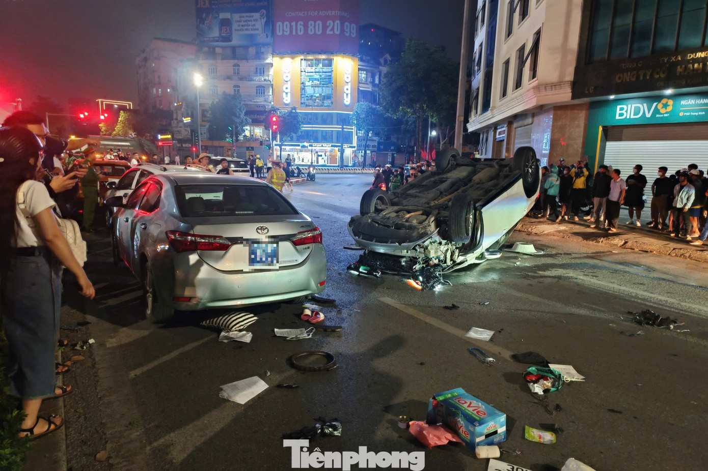 Điểm nghi vấn trong vụ xe Lexus g&acirc;y tai nạn li&ecirc;n ho&agrave;n tr&ecirc;n đường Trung K&iacute;nh - Ảnh 2.