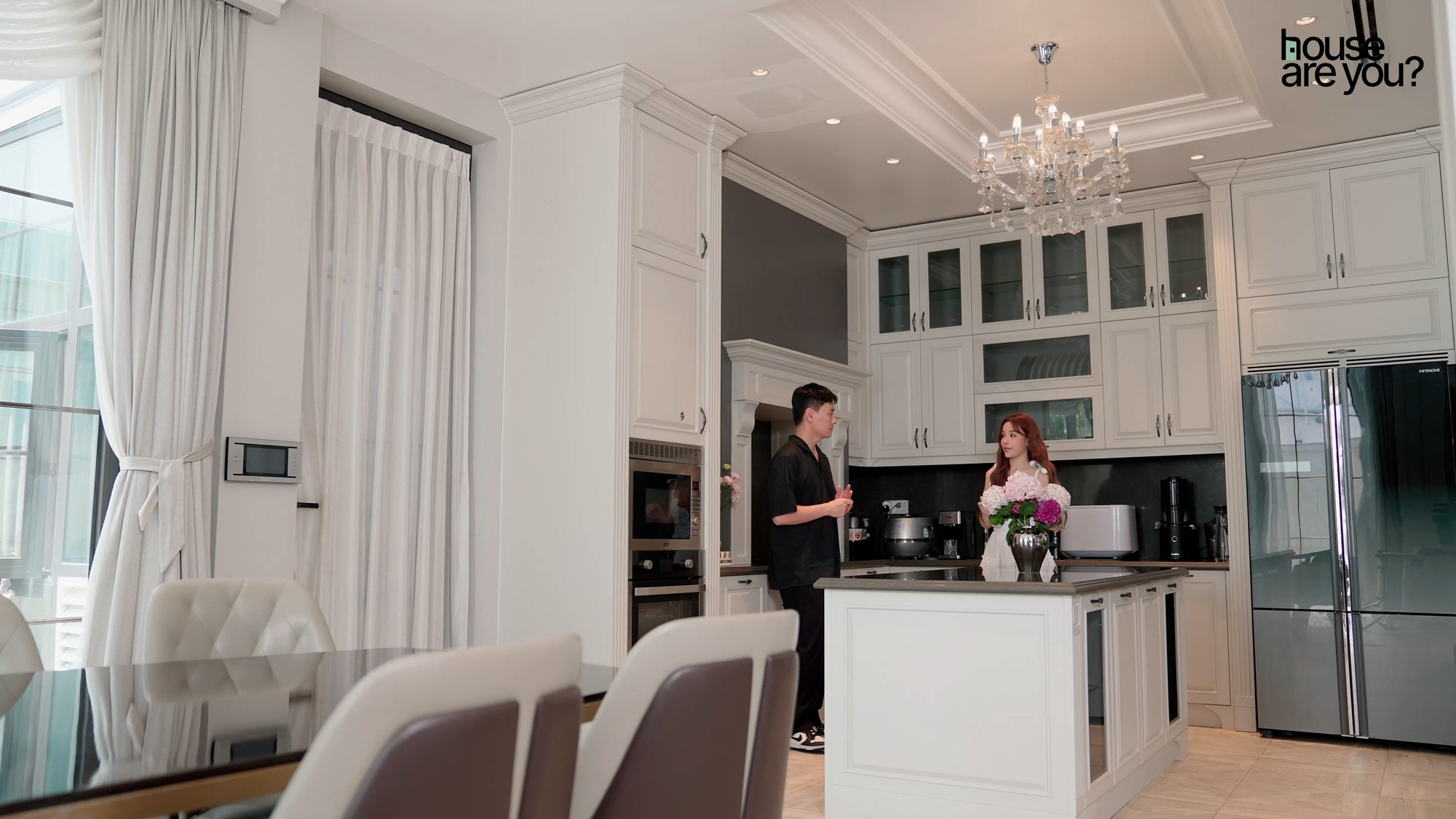 Cuộc sống sang chảnh của hội "ph&uacute; b&agrave;" Vbiz: Huyền Baby ở biệt thự 100 tỷ, Ngọc Thanh T&acirc;m sống trong "cung điện" đập th&ocirc;ng 6 căn- Ảnh 21.