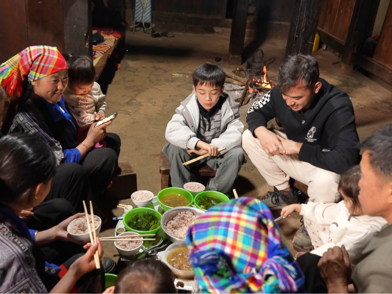 3 ng&agrave;y ở Nậm Nghiệp của &ocirc;ng bố người Đức gốc Việt: Kh&ocirc;ng &eacute;p con chạm đỉnh, chọn để con học từ ch&iacute;nh lựa chọn của m&igrave;nh - Ảnh 3.