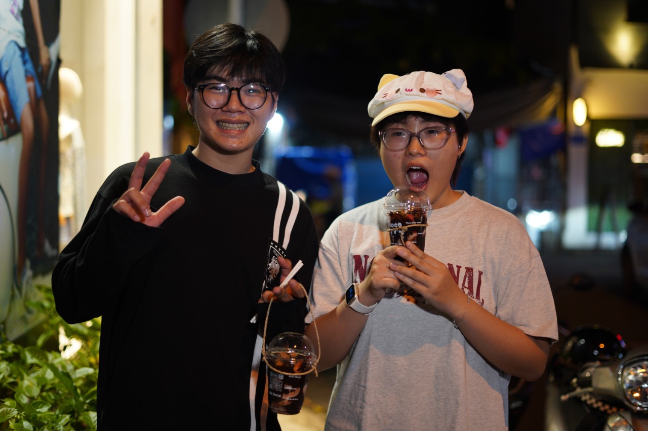 Nam sinh Bách Khoa bán dâu socola cháy hàng sau hai tiếng, đuối quá phải đóng cửa báo “trốn khách”- Ảnh 12. Nam sinh Bách Khoa bán dâu socola cháy hàng sau hai tiếng, đuối quá phải đóng cửa báo “trốn khách”- Ảnh 12.