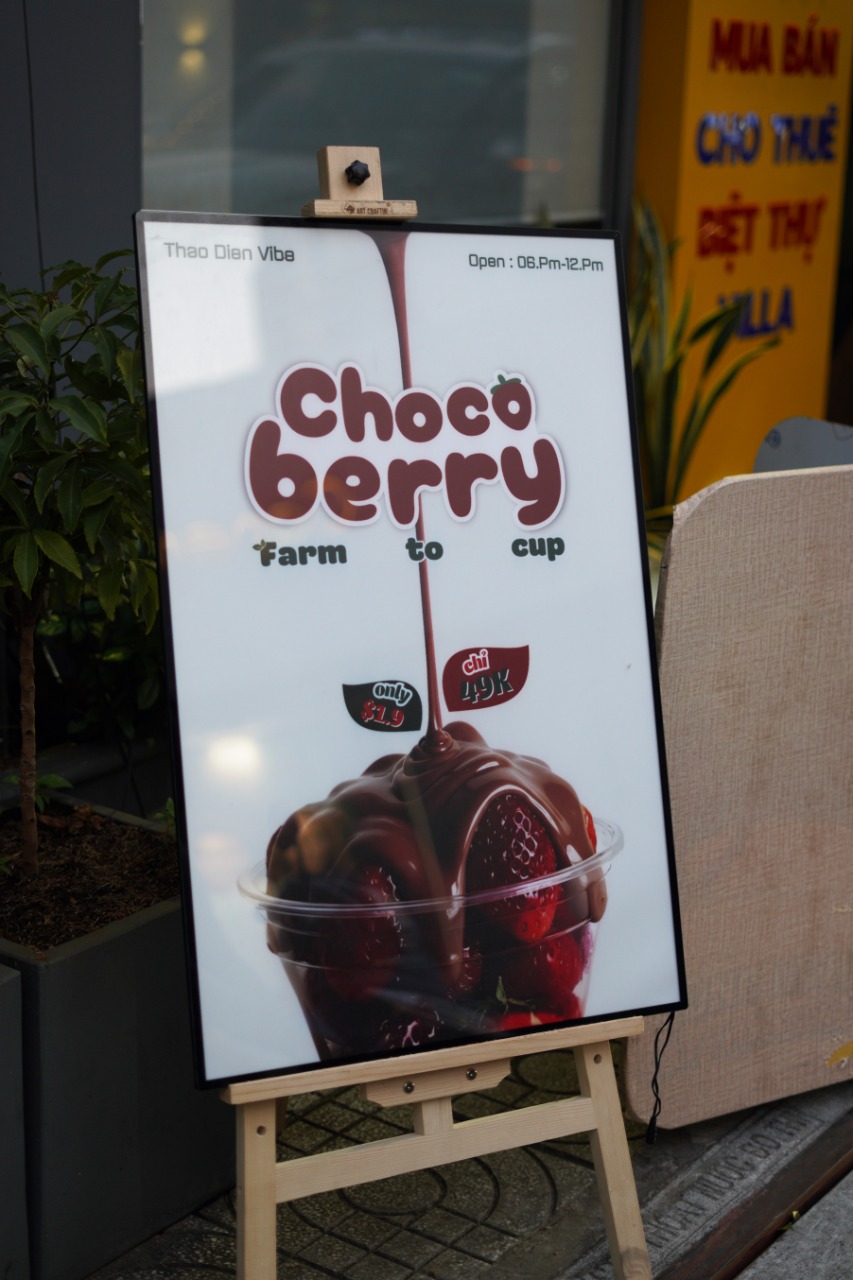 Nam sinh Bách Khoa bán dâu socola cháy hàng sau hai tiếng, đuối quá phải đóng cửa báo “trốn khách”- Ảnh 14. Nam sinh Bách Khoa bán dâu socola cháy hàng sau hai tiếng, đuối quá phải đóng cửa báo “trốn khách”- Ảnh 14.