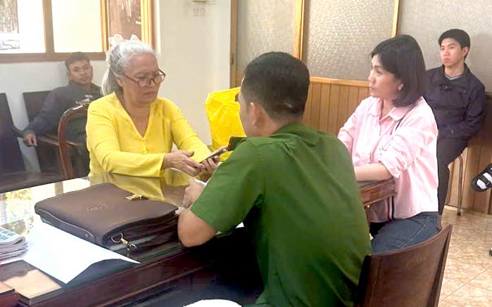 Khởi tố Nguyễn Thị Lép về tội Gây rối trật tự công cộng tại Đồng Nai - Ảnh 1. Khởi tố Nguyễn Thị Lép về tội Gây rối trật tự công cộng tại Đồng Nai - Ảnh 1.