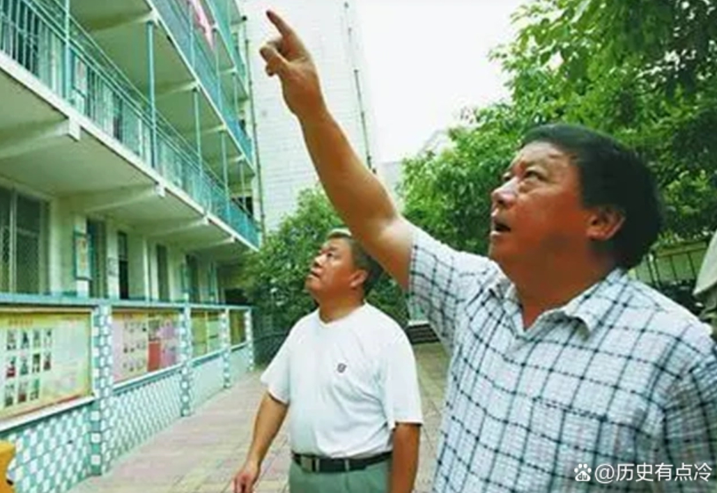 Thầy Hiệu trưởng cứu sống 2.300 học sinh nhờ m&ocirc;n học kỳ lạ  - Ảnh 2.