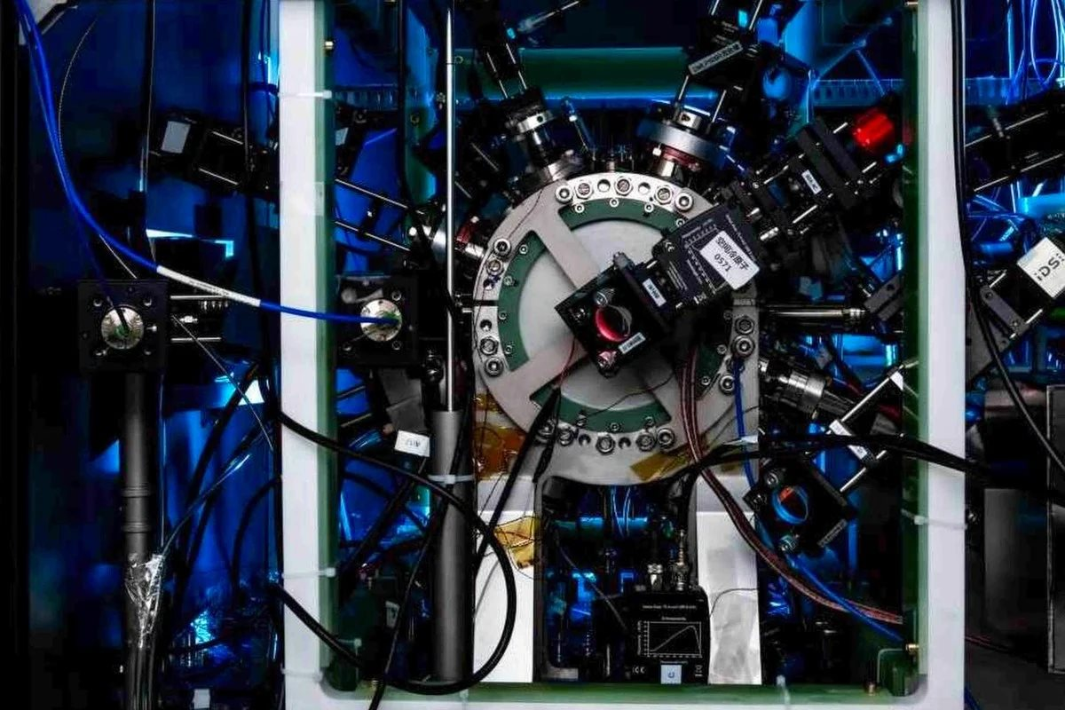 Trung Quốc chế tạo đồng hồ siêu chính xác chỉ sai lệch 1 giây trong 30 tỷ năm - Ảnh 1. Trung Quốc chế tạo đồng hồ siêu chính xác chỉ sai lệch 1 giây trong 30 tỷ năm - Ảnh 1.