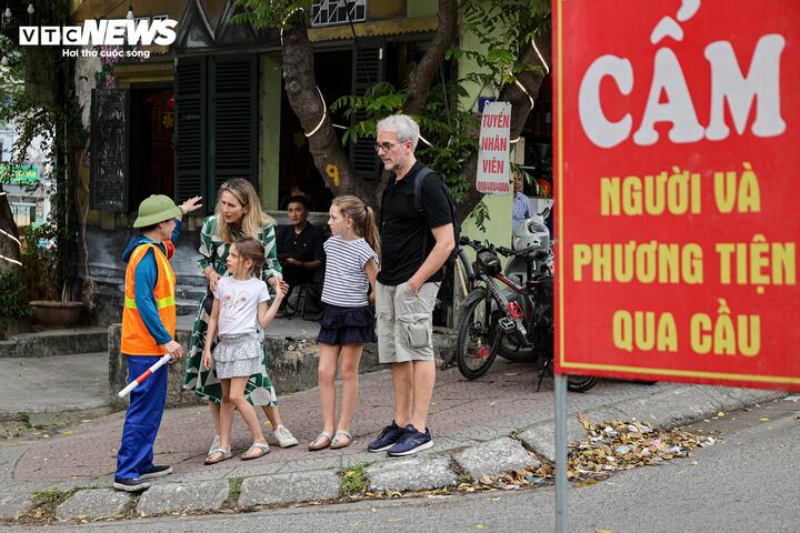 Cấm xe m&aacute;y v&agrave; người đi bộ qua cầu Long Bi&ecirc;n 60 ng&agrave;y sửa chữa 2026 - Ảnh 11.