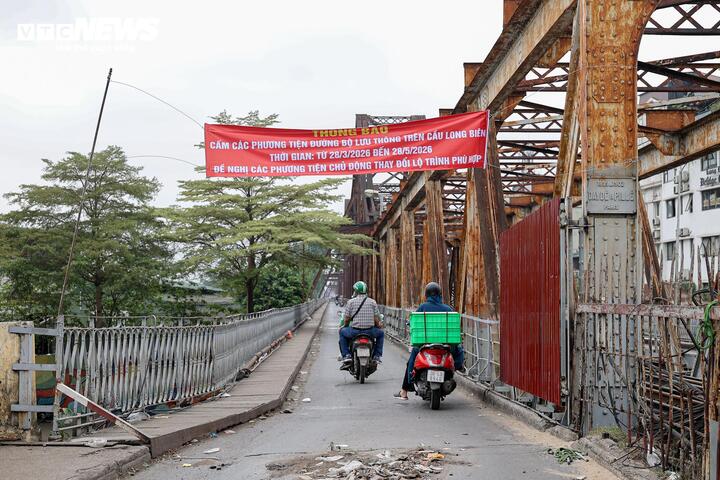 Cấm xe m&aacute;y v&agrave; người đi bộ qua cầu Long Bi&ecirc;n 60 ng&agrave;y sửa chữa 2026 - Ảnh 1.