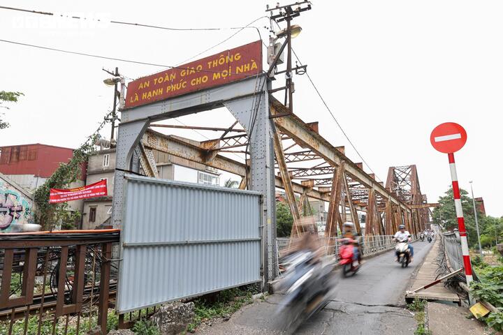 Cấm xe m&aacute;y v&agrave; người đi bộ qua cầu Long Bi&ecirc;n 60 ng&agrave;y sửa chữa 2026 - Ảnh 2.