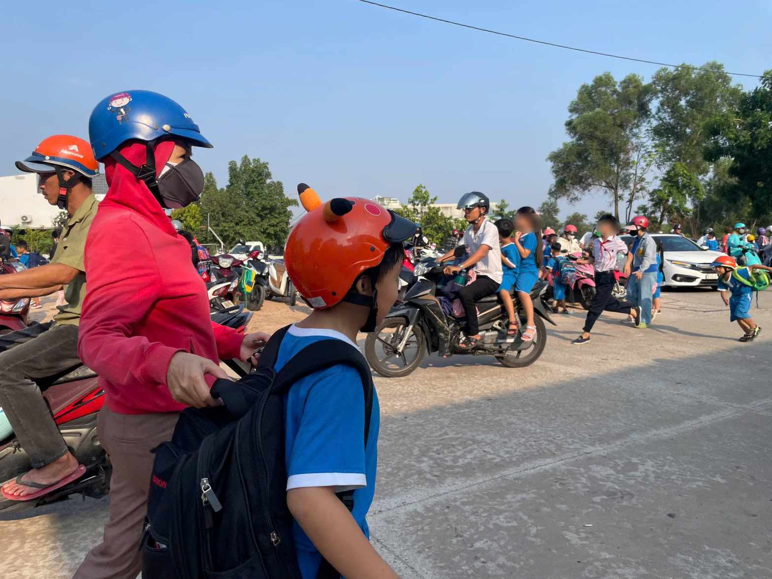 Phụ huynh thừa nhận sai về clip học sinh đứng nắng không ăn bán trú - Ảnh 2. Phụ huynh thừa nhận sai về clip học sinh đứng nắng không ăn bán trú - Ảnh 2.