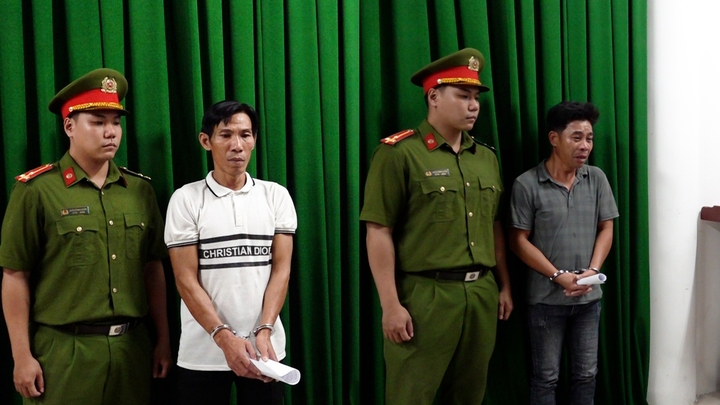 Bắt giữ 2 c&aacute;t tặc chống người thi h&agrave;nh c&ocirc;ng vụ , một Thiếu t&aacute; C&ocirc;ng an hy sinh - Ảnh 1.