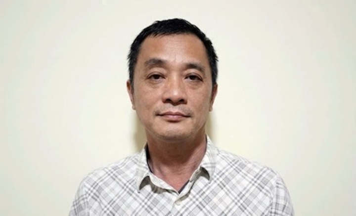 Người đ&agrave;n &ocirc;ng Trung Quốc hối lộ 8 , 5 tỷ đồng xuất lậu 28 . 000 Tấn titan - Ảnh 1.