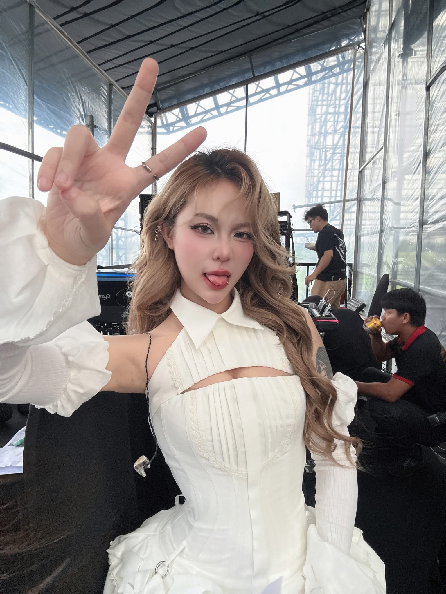 MisThy "lột x&aacute;c" khiến fan ngỡ ng&agrave;ng, nhan sắc thăng hạng v&ugrave;n vụt - Ảnh 3.