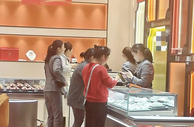 Cửa h&agrave;ng v&agrave;ng từ chối đổi 32,44 gram v&agrave;ng 24K sau 9 năm giao dịch - Ảnh 1.