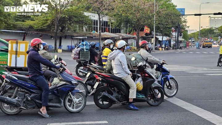 C&aacute;ch l&aacute;i xe tiết kiệm nhi&ecirc;n liệu cho t&agrave;i xế mỗi ng&agrave;y - Ảnh 5.