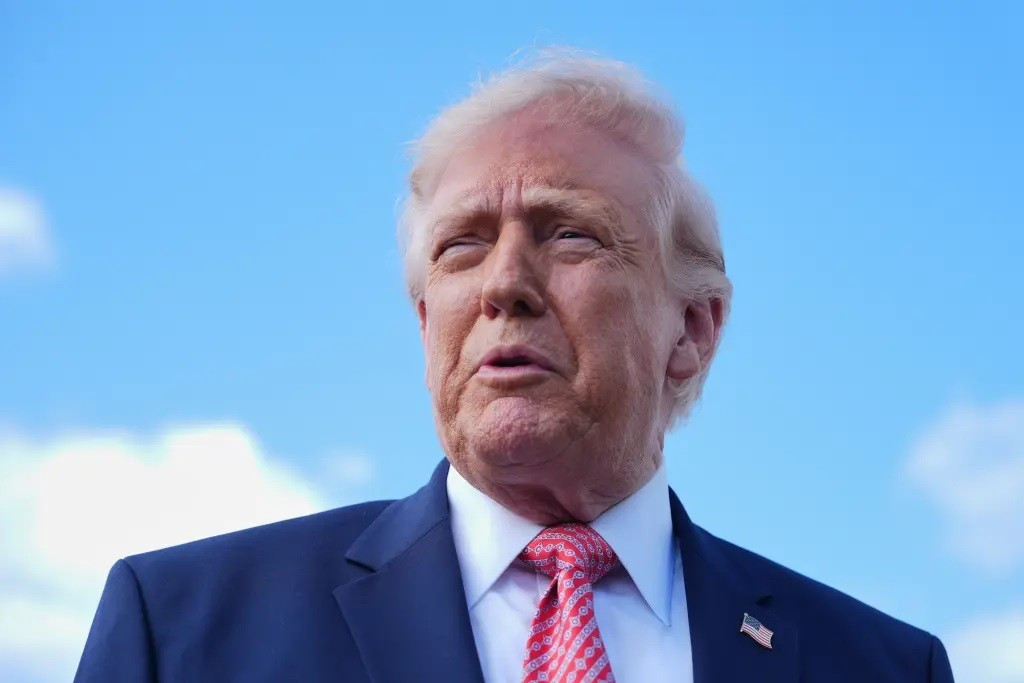 &Ocirc;ng Trump t&iacute;nh đổi t&ecirc;n Hormuz th&agrave;nh &lsquo;eo biển Mỹ&rsquo; hoặc mang t&ecirc;n m&igrave;nh sau khi đ&aacute;nh bật Iran - Ảnh 1.