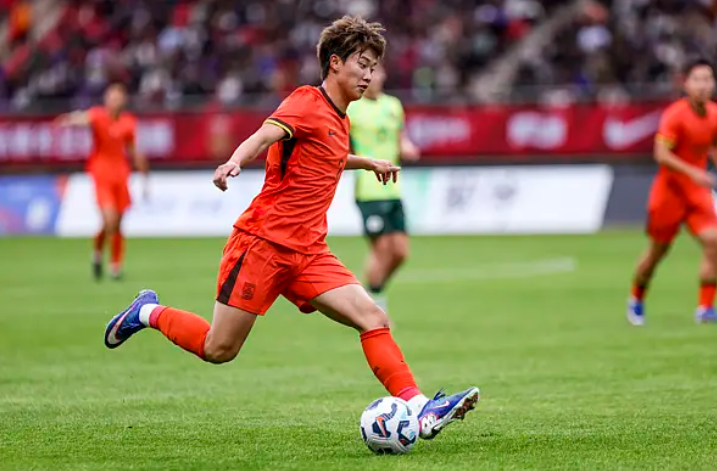 Thi đấu kiên cường, tuyển Trung Quốc đánh bại nhà vô địch châu Á - Ảnh 1. Thi đấu kiên cường, tuyển Trung Quốc đánh bại nhà vô địch châu Á - Ảnh 1.