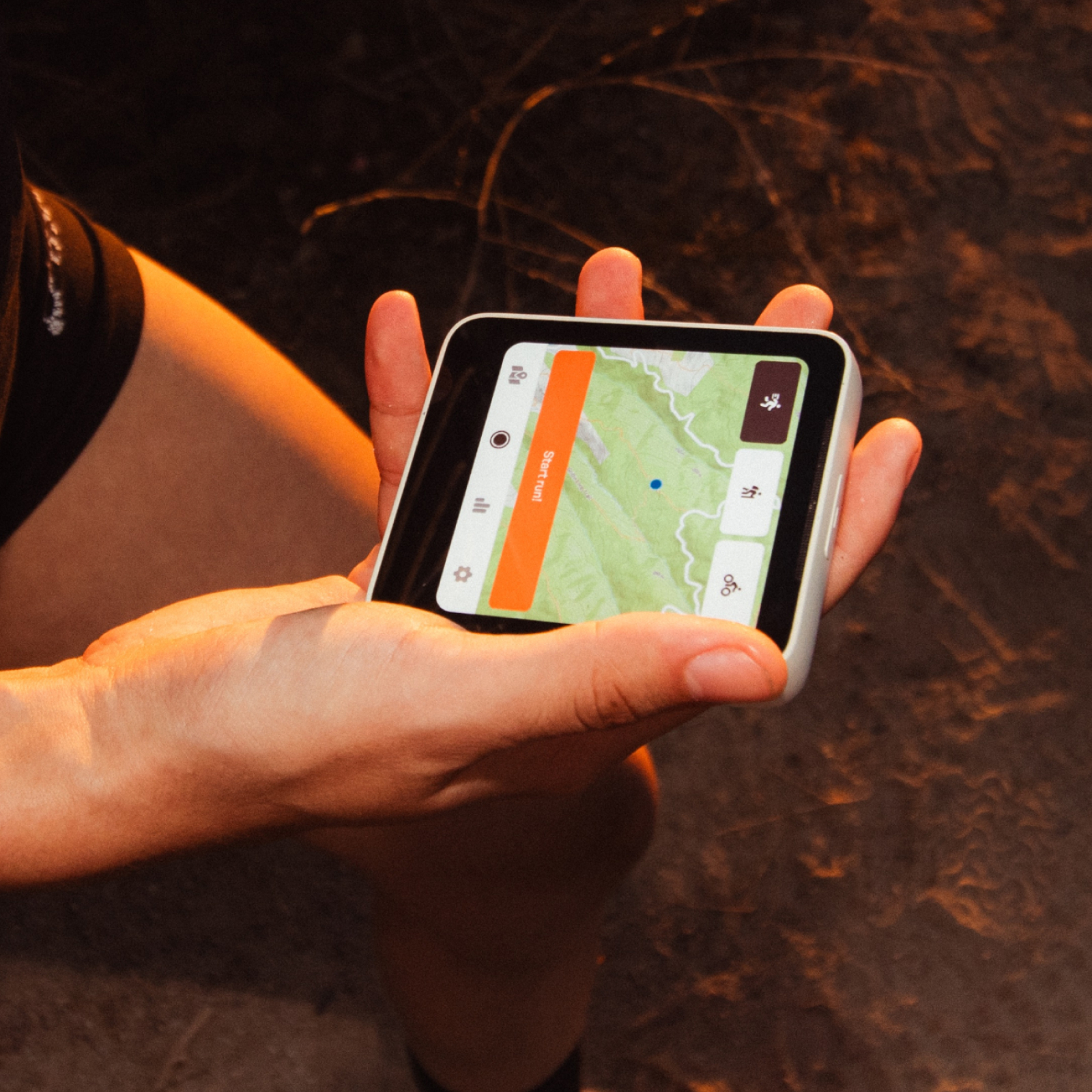 Điện thoại trông như iPhone 5c bẻ đôi, cắt hết tính năng, không mạng xã hội, email công việc, giá từ 10 triệu 20 1 1774752568179 1774752568309412364784