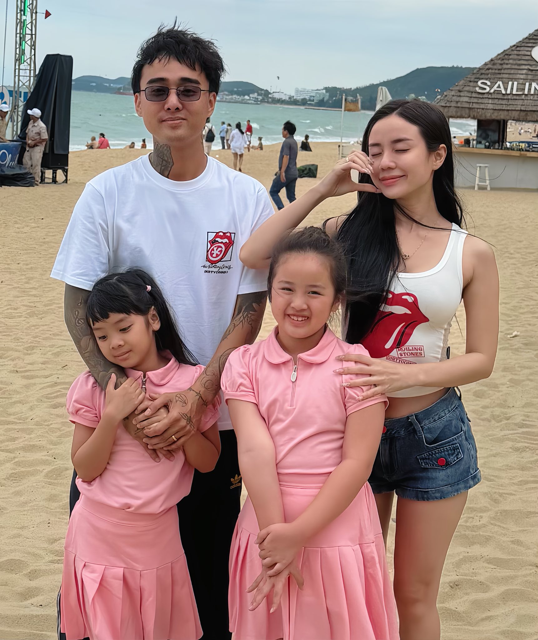 Con ri&ecirc;ng của vợ hờn dỗi v&igrave; nam ca sĩ Việt đi l&agrave;m về muộn: "Ba hứa với con" - Ảnh 4.