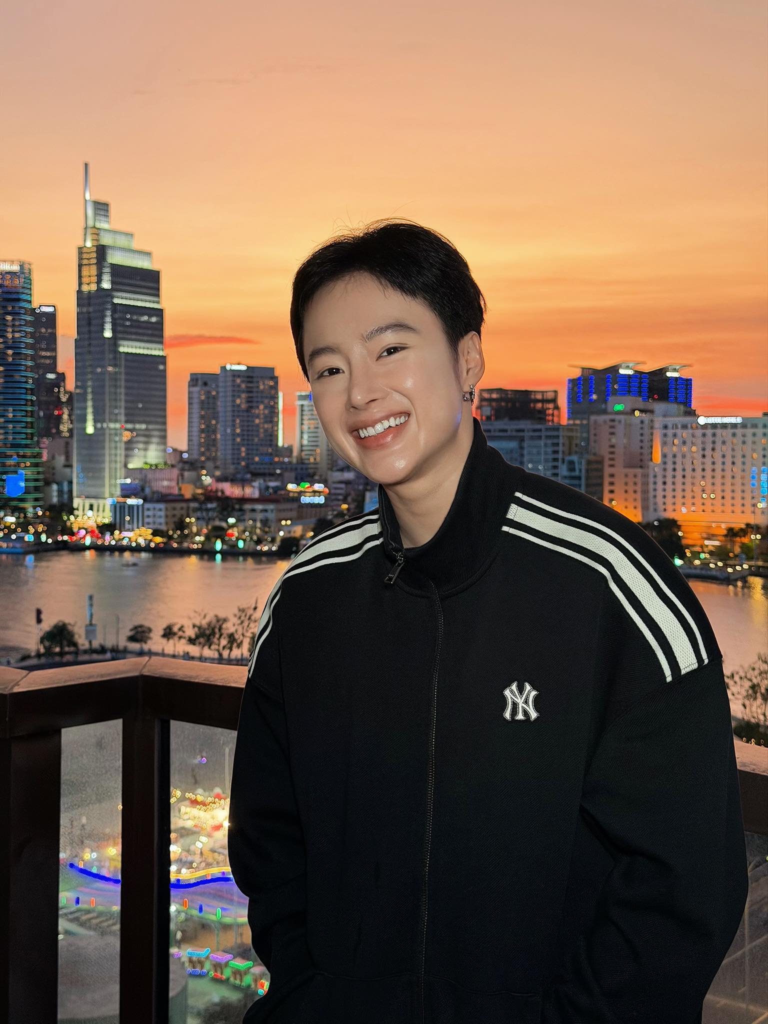 Nh&igrave;n V (BTS) m&agrave; lại ra Angela Phương Trinh- Ảnh 5.