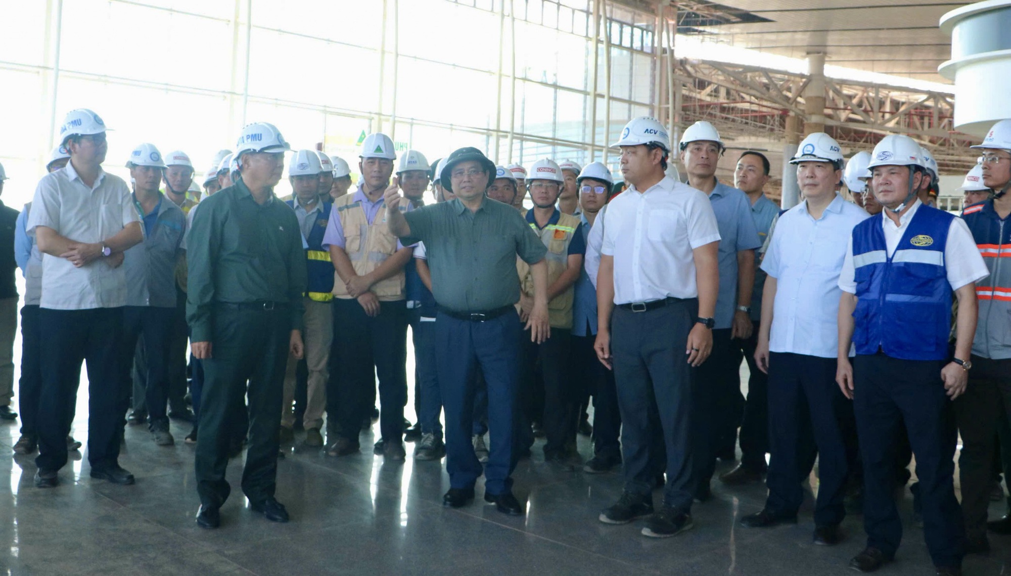 Thủ tướng Phạm Minh Chính kiểm tra tiến độ sân bay Long Thành - Ảnh 1.