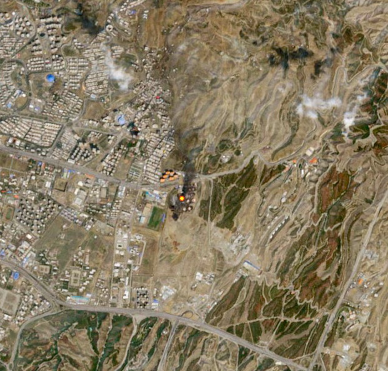 Thảm họa "mưa đen" vẫn đeo b&aacute;m cư d&acirc;n Tehran - Ảnh 2.