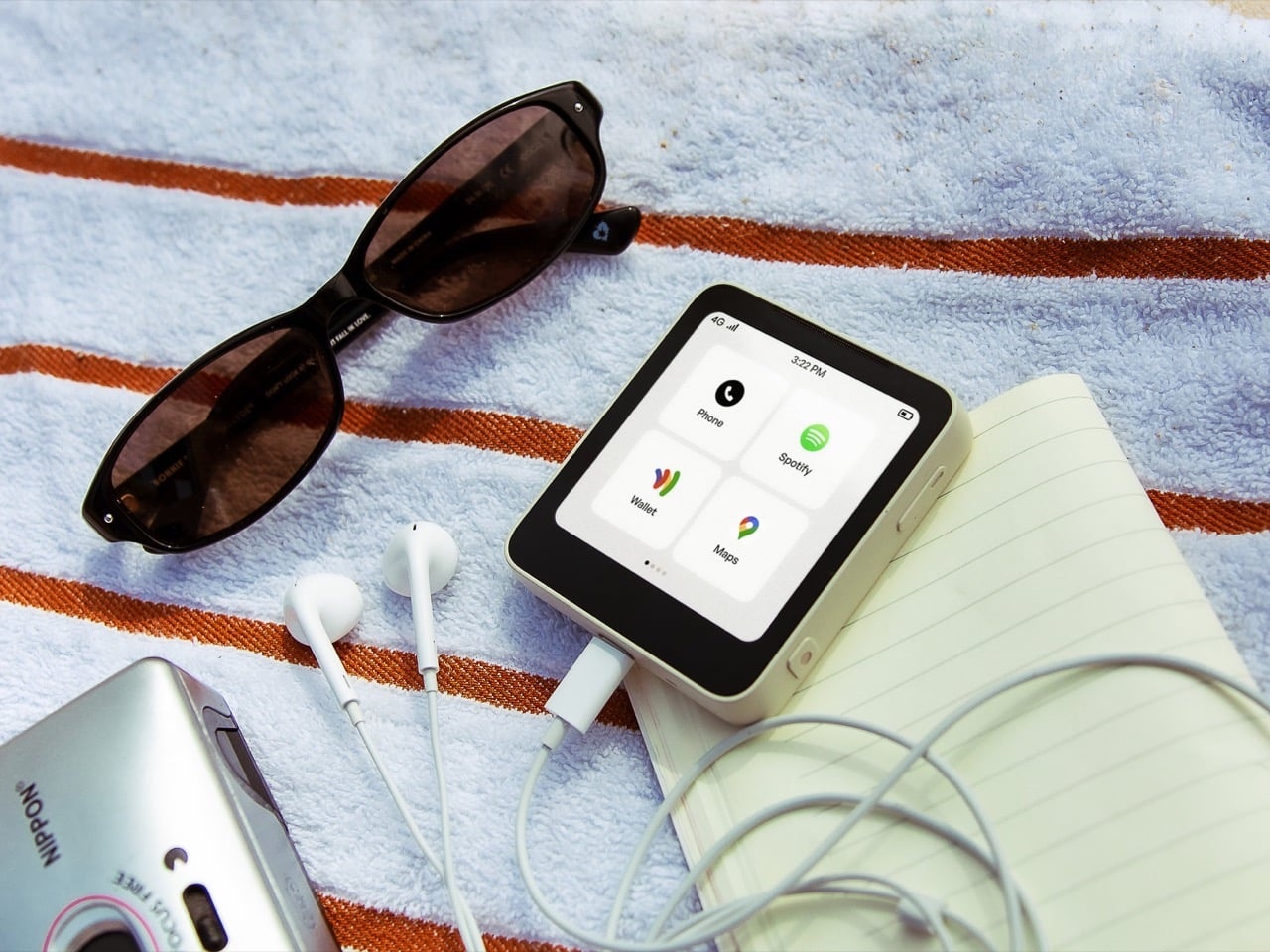 Điện thoại trông như iPhone 5c bẻ đôi, cắt hết tính năng, không mạng xã hội, email công việc, giá từ 10 triệu 21 image1774578312045 1774752568872 1774752569013853457469