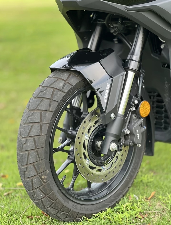 Honda ADV350 tại Việt Nam có giá lăn bánh gần 176 triệu đồng, vì sao vẫn khiến người chơi xe sẵn sàng xuống tiền?- Ảnh 10. Honda ADV350 tại Việt Nam có giá lăn bánh gần 176 triệu đồng, vì sao vẫn khiến người chơi xe sẵn sàng xuống tiền?- Ảnh 10.