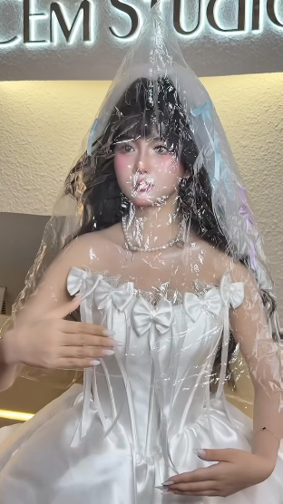 H&oacute;a th&agrave;nh b&uacute;p b&ecirc;, hot girl xinh đẹp h&uacute;t cả triệu view, khiến người xem ngỡ ng&agrave;ng vi nhan sắc "đỉnh ch&oacute;p" - Ảnh 3.