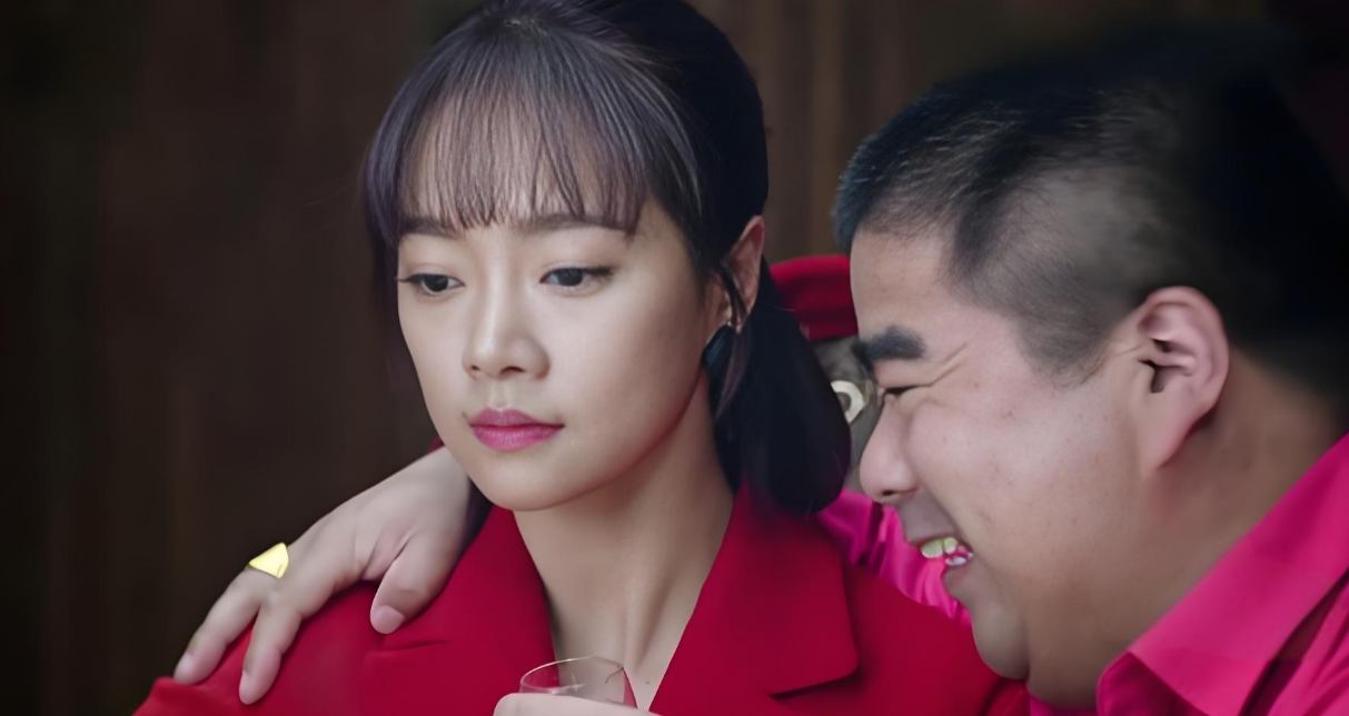 Mỗi lần li&ecirc;n hoan sau khi k&yacute; hợp đồng lớn, sếp thường giả vờ say rồi ngồi cạnh t&ocirc;i khiến tiệc vui trở th&agrave;nh nỗi &aacute;m ảnh- Ảnh 1.