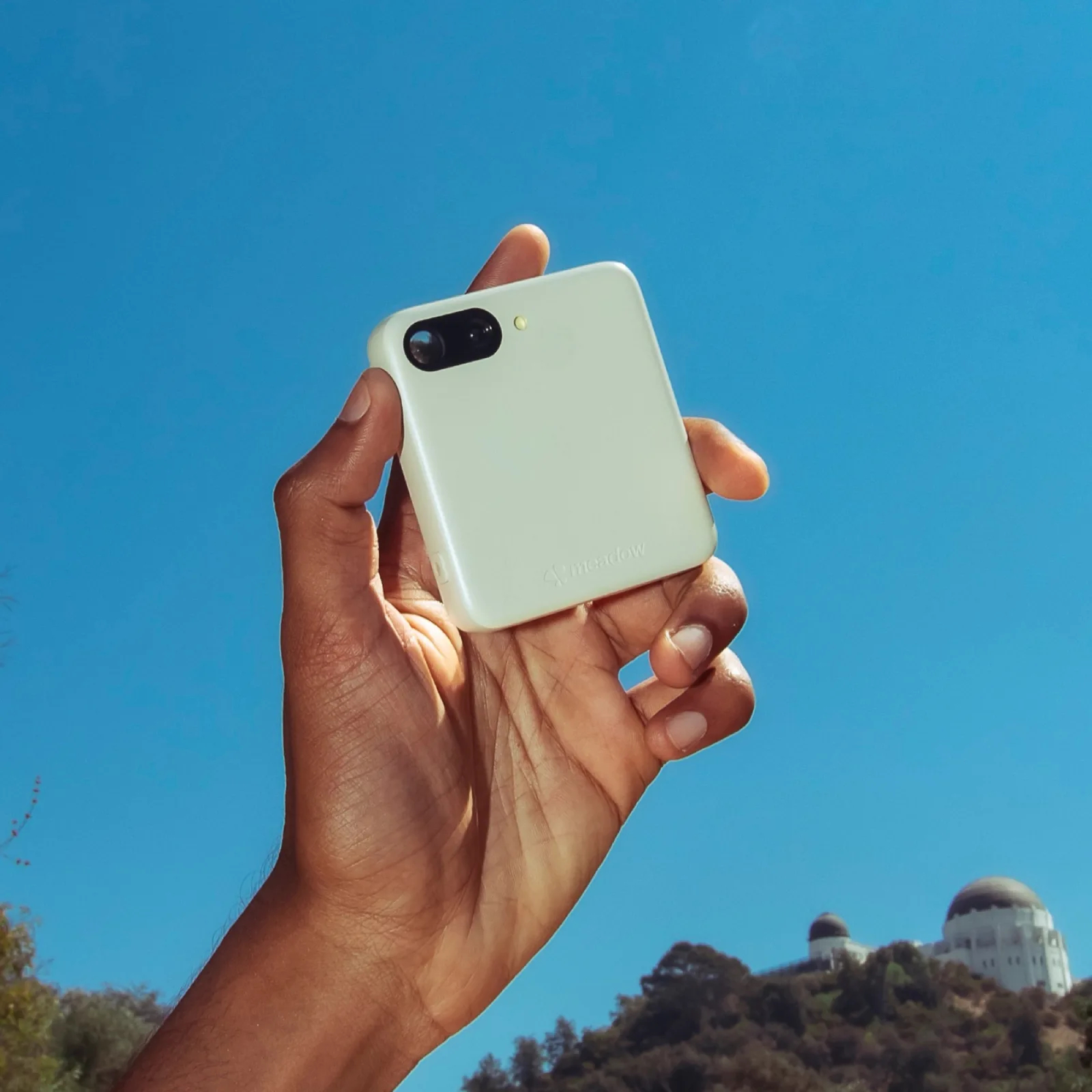 Điện thoại trông như iPhone 5c bẻ đôi, cắt hết tính năng, không mạng xã hội, email công việc, giá từ 10 triệu 19 the meadow3 q82 w h1600 1774752567397 1774752567578438209196