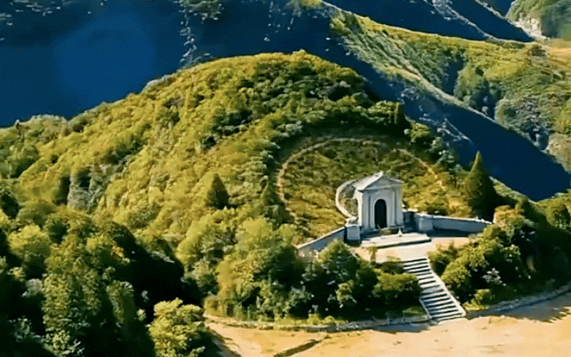 Tại sao tọa sơn hướng thủy kh&ocirc;ng phải lu&ocirc;n tốt cho mộ phần của gia đ&igrave;nh bạn? - Ảnh 2.