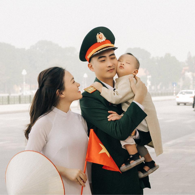 M&agrave;n t&aacute;n g&aacute;i 8 năm trước của ch&uacute; bộ đội Hải Dương khiến hội đ&agrave;n &ocirc;ng phải mang vở ra học- Ảnh 2.