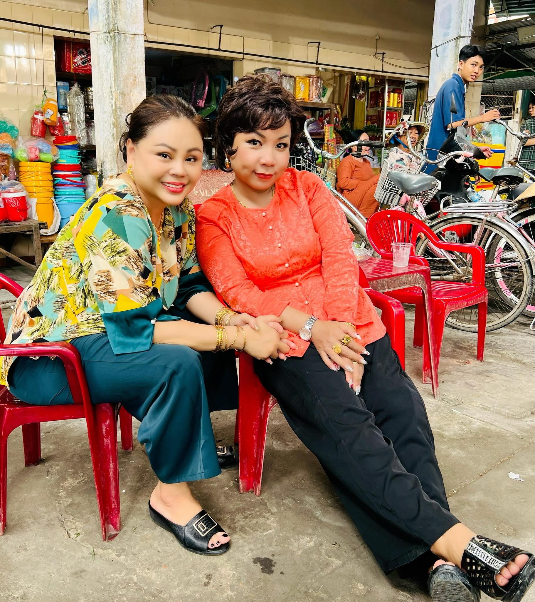 Diễn vi&ecirc;n Việt nổi tiếng kh&ocirc;ng c&oacute; bảo hiểm y tế: "Tiền học con trai suốt 10 mấy năm qua cũng trả g&oacute;p" - Ảnh 2.