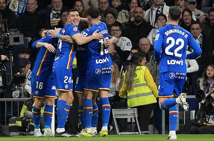 Gục ng&atilde; s&acirc;n nh&agrave; Bernabeu, Real Madrid hụt hơi cuộc đua v&ocirc; địch - Ảnh 4.