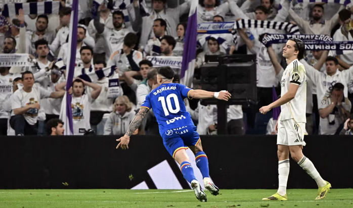 Gục ng&atilde; s&acirc;n nh&agrave; Bernabeu, Real Madrid hụt hơi cuộc đua v&ocirc; địch - Ảnh 3.