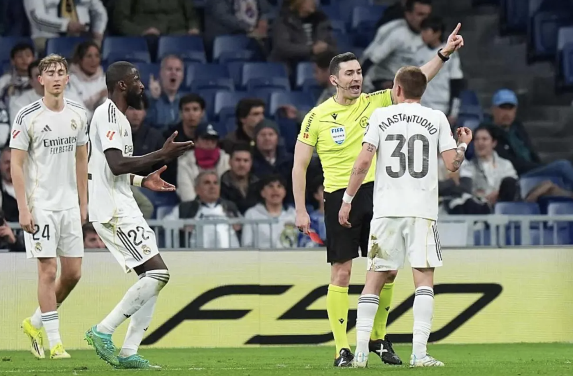 Khủng hoảng bủa vây Real Madrid sau hai cú sốc liên tiếp - Ảnh 3.