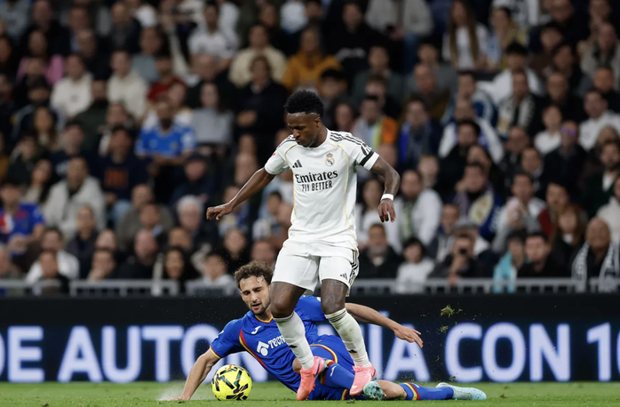 Gục ng&atilde; s&acirc;n nh&agrave; Bernabeu, Real Madrid hụt hơi cuộc đua v&ocirc; địch - Ảnh 1.