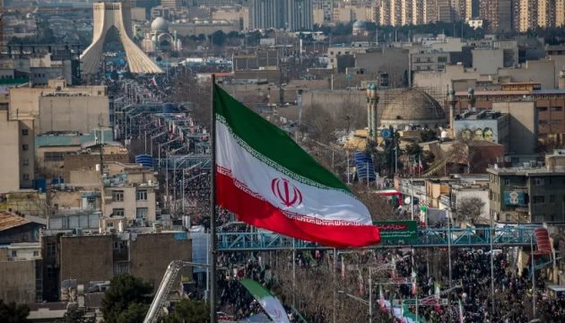 Top 3 thế giới về sản xuất "m&aacute;u cho nền kinh tế", tăng trưởng GDP của Iran vẫn gần như bằng 0