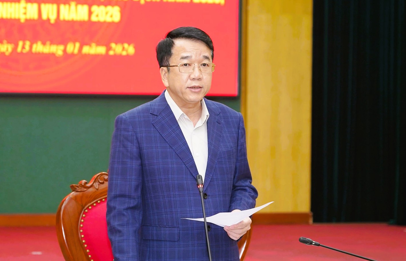 Công bố quyết định Bộ Chính trị về công tác cán bộ tại Ninh Bình năm 2026 - Ảnh 1. Công bố quyết định Bộ Chính trị về công tác cán bộ tại Ninh Bình năm 2026 - Ảnh 1.