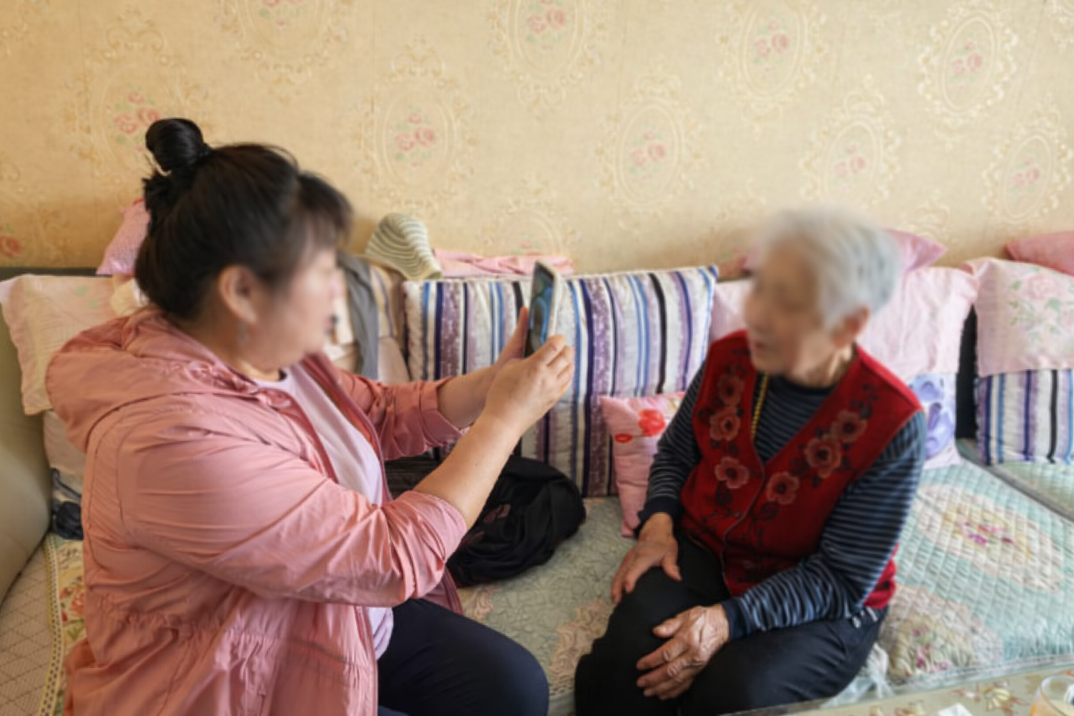 Lương hưu giảm từ 22 triệu xuống c&ograve;n 11 triệu, b&agrave; l&atilde;o 62 tuổi bị cơ quan bảo hiểm giữ lại kiểm tra  - Ảnh 2.