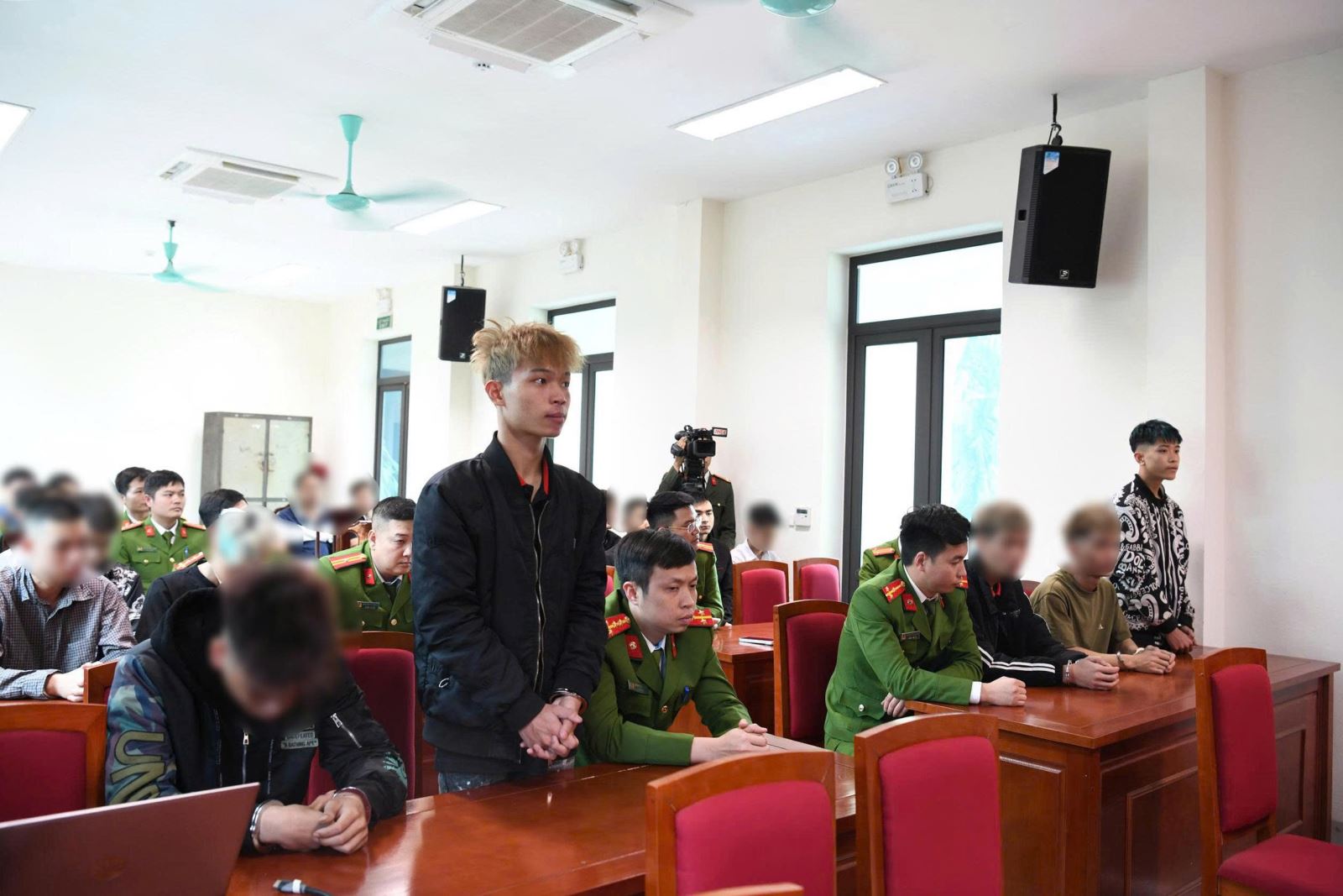 Chặn xe, chém đứt lìa tay người đi đường trong đêm - Ảnh 1.