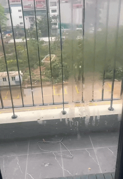 Mẹo lau nh&agrave; hiệu quả gi&uacute;p kh&ocirc;ng gian kh&ocirc; r&aacute;o trong m&ugrave;a nồm - Ảnh 2.