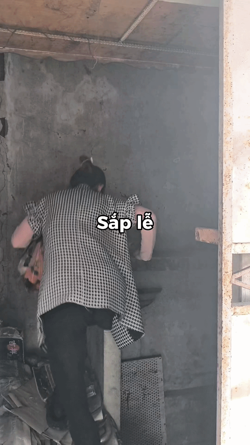 Cảnh nàng dâu thắp hương trong nhà phố cổ Hà Nội hút gần 6 triệu lượt xem - Ảnh 2.