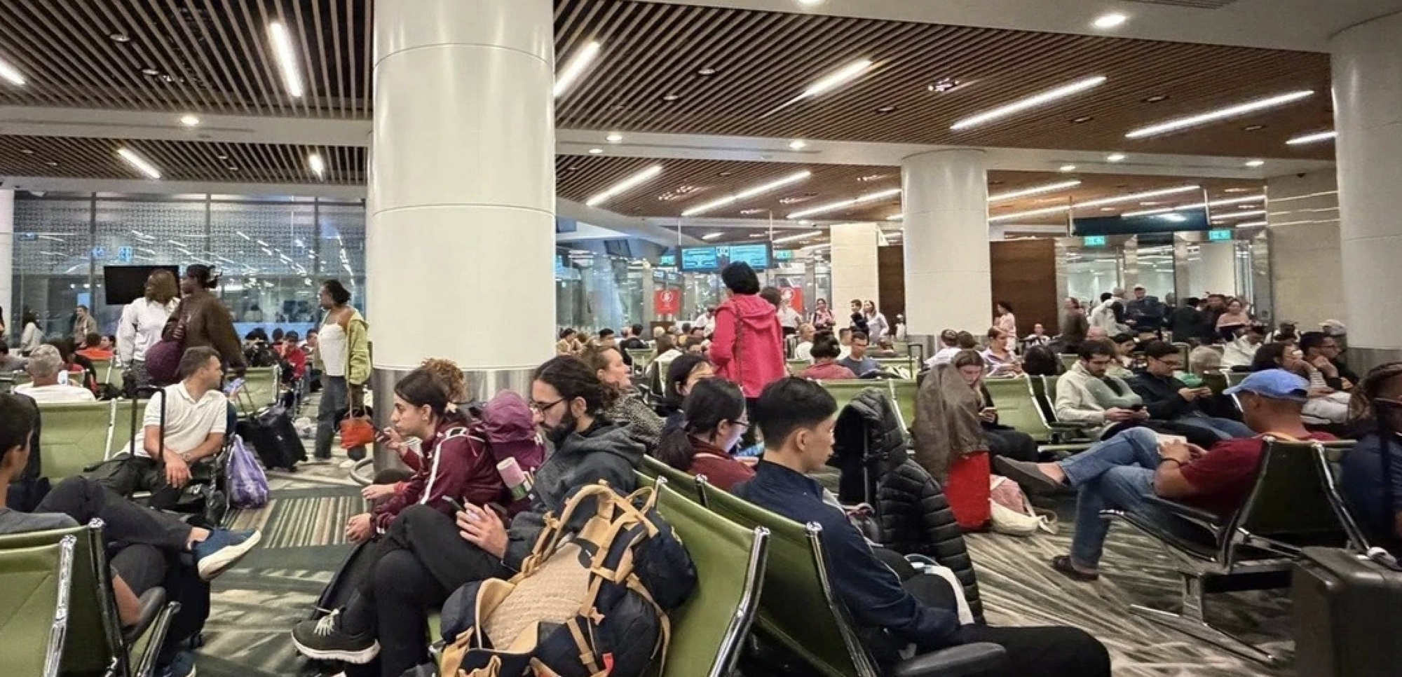 Giới siêu giàu không tiếc tiền thuê máy bay rời Trung Đông - Ảnh 1. Giới siêu giàu không tiếc tiền thuê máy bay rời Trung Đông - Ảnh 1.