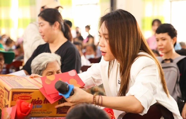 Mỹ T&acirc;m n&oacute;i thẳng: "Cứ nghĩ l&agrave;m từ thiện để được c&aacute;i g&igrave; đ&oacute; th&igrave; ho&agrave;n to&agrave;n v&ocirc; nghĩa"- Ảnh 2.