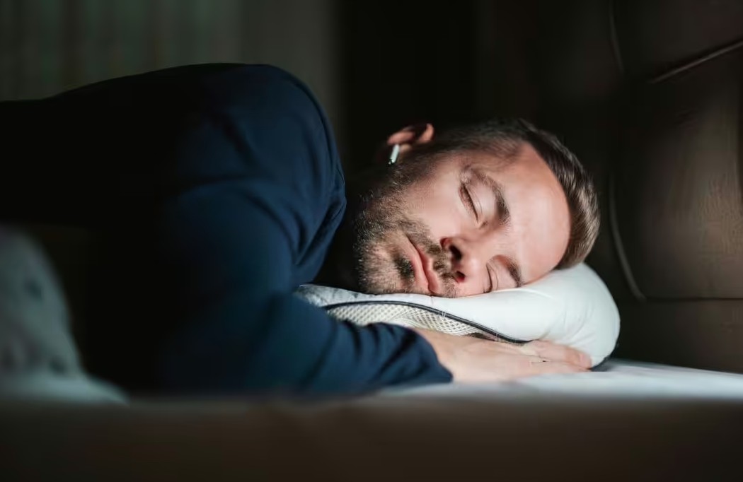 Cao huyết &aacute;p kh&ocirc;ng chỉ do ăn uống, lười vận động: 8 &ldquo;thủ phạm&rdquo; thầm lặng &iacute;t ai ngờ tới - Ảnh 2.