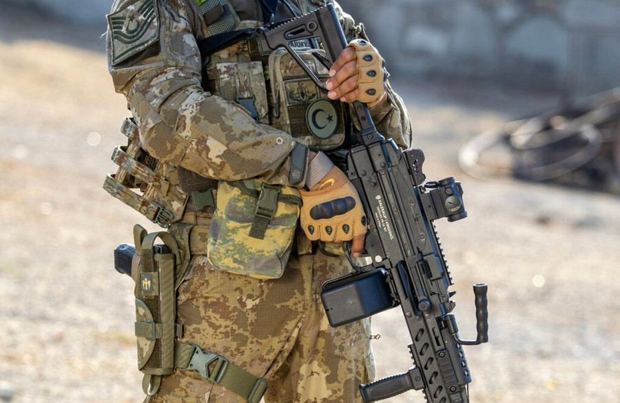 S&uacute;ng m&aacute;y KMG556CL mới 2026: Tốc độ bắn 900 vi&ecirc;n / ph&uacute;t v&agrave; trọng lượng nhẹ chỉ 5 . 6 Kg - Ảnh 2.