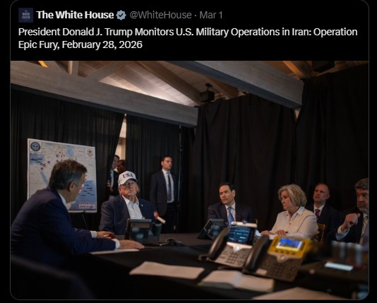 Nh&agrave; Trắng tung ảnh giữa l&uacute;c kh&ocirc;ng k&iacute;ch Iran: Tấm bảng sau lưng &ocirc;ng Trump bị đồn 'lộ dữ liệu nhạy cảm' - Ảnh 1.