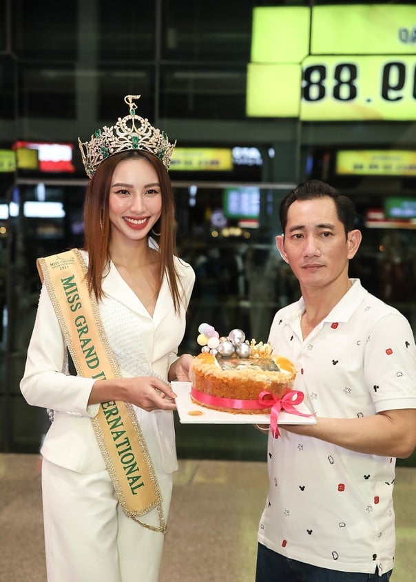 &Aacute; hậu Vbiz bật kh&oacute;c khi l&agrave;m một việc cho Th&ugrave;y Ti&ecirc;n- Ảnh 5.