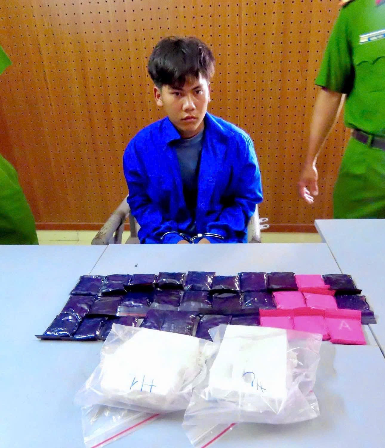 Triệt ph&aacute; ma t&uacute;y xuy&ecirc;n bi&ecirc;n giới tại Sơn La bắt giữ 3 đối tượng c&ugrave;ng tang vật lớn - Ảnh 2.