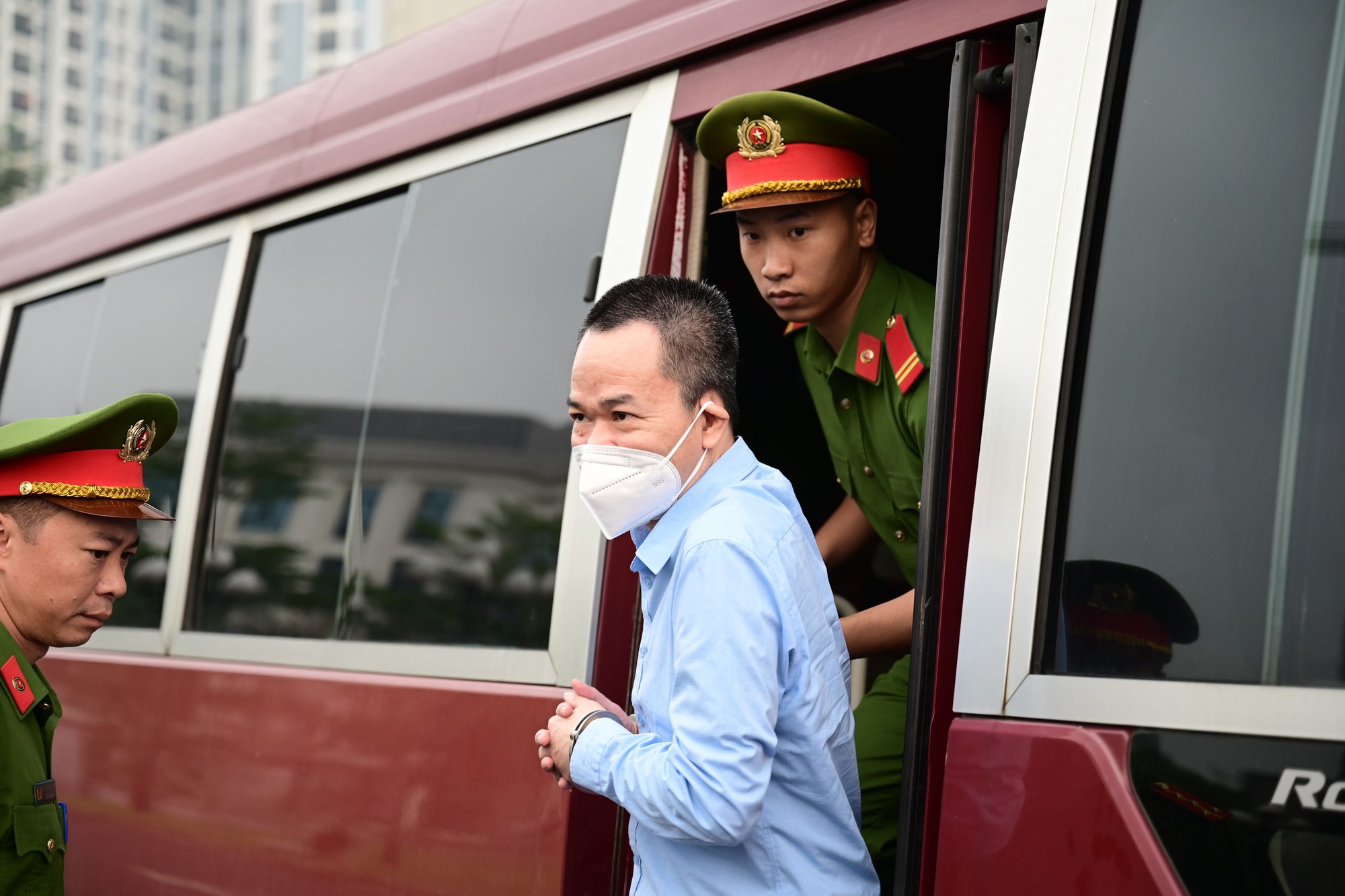 Cựu Thứ trưởng Hoàng Văn Thắng hầu tòa vì tội nhận hối lộ gây thiệt hại lớn - Ảnh 5. Cựu Thứ trưởng Hoàng Văn Thắng hầu tòa vì tội nhận hối lộ gây thiệt hại lớn - Ảnh 5.